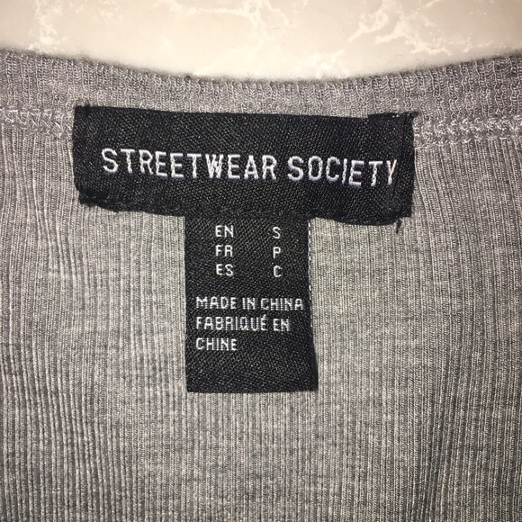 Buttoned grey t-shirt - Picture 3 of 3